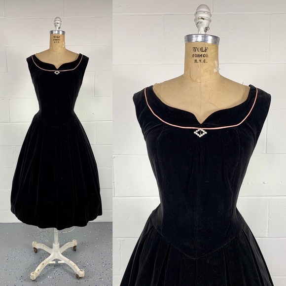 Vintage 50's Black Velveteen Cocktail Party Dress Pink Satin Trim Rhinestones 10 - Picture 2 of 11